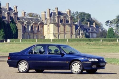 Fot. Peugeot:  Model 605 to reprezentacyjny samochód,...