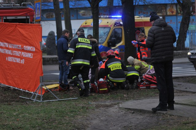 W połowie grudnia na chodniku przy ul. Orła Białego zasłabła i zmarła lekarka z kostrzyńskiego szpitala. Wówczas załogi pogotowia z Kostrzyna nie było na miejscu, karetka była na innej akcji. Przyjechała załoga z Witnicy.