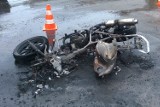Wypadek motocyklisty na Wróblewskiego. Motocykl doszczętnie spłonął [ZDJĘCIA+FILM]