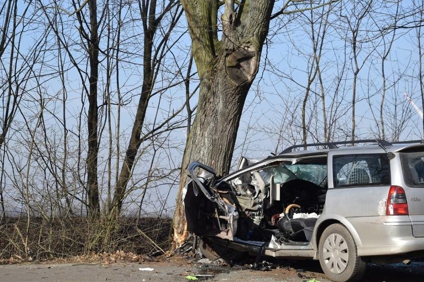 Pleszew: Tragiczny wypadek koło wsi Robaków. Jedna osoba nie...