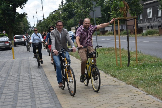 Z prezydentem Kuczerą na rowerze zwiedziliśmy centra przesiadkowe w Rybniku