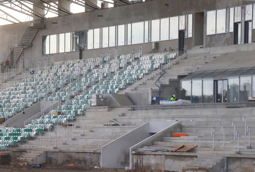 Najnowsze zdjęcia z budowy stadionu Radomiaka Radom pokazują...