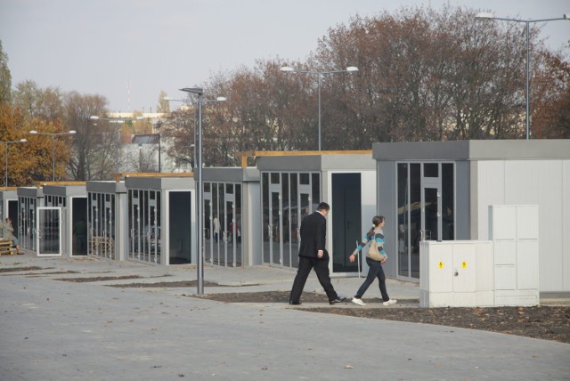 Nowe pawilony przy cmentarzu na Majdanku nie podobają się kupcom