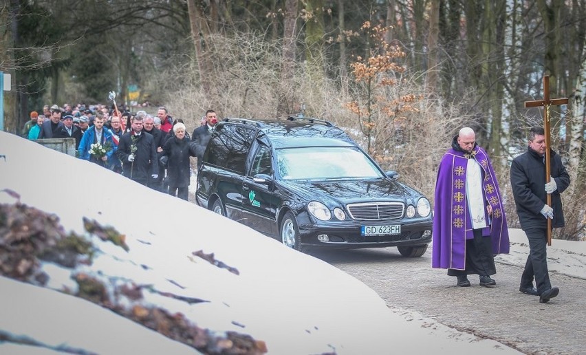 Henrykowi Życie w ostatniej drodze towarzyszyli rodzina oraz...