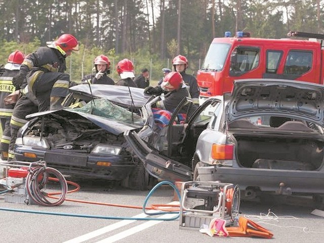 Strażacy są często pierwsi przy wypadku. Ratują życie i każdy z nich zasługuje na nagrodę.