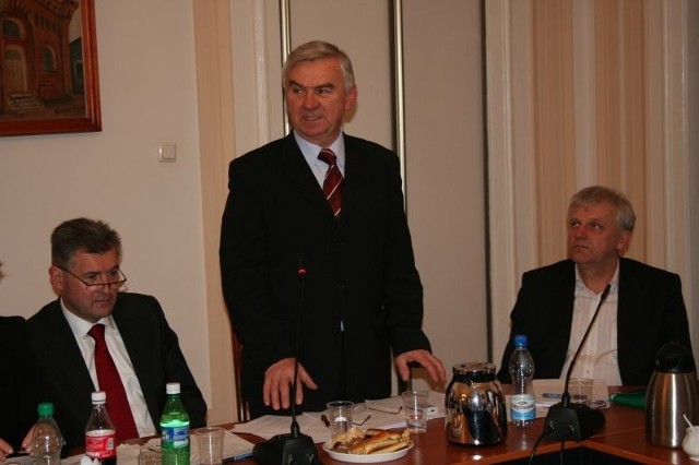 Burmistrz Władysław Krzyżanowski tłumaczył, że kończy się etap wirtualnych budżetów
