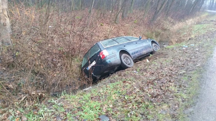 Stare Żukowice. Śmiertelny wypadek na lokalnej drodze. Samochód przygniótł dwie osoby