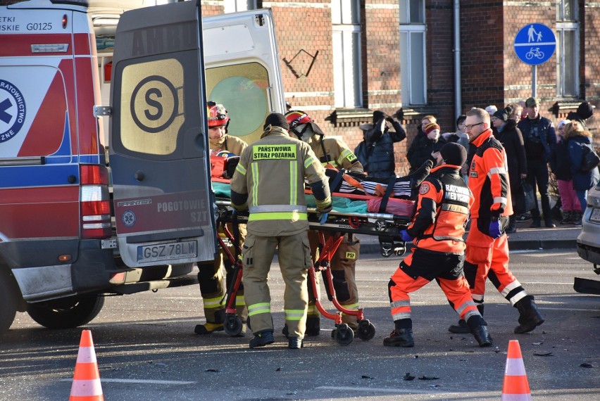Groźny wypadek w Malborku 30.12.2022. 4 osoby ranne, w akcji śmigłowiec