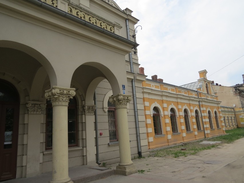 Dworzec kolejowy w Aleksandrowie Kujawskim to XIX-wieczny...