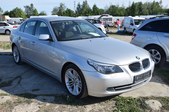 BMW serii 5 z 2008 roku kosztuje 35,5 tys. zł.