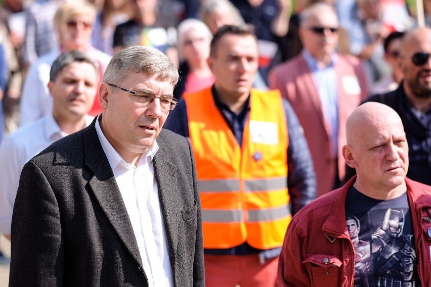 Manifestacja KOD w Poznaniu: Rząd chce zrobić z naszych...