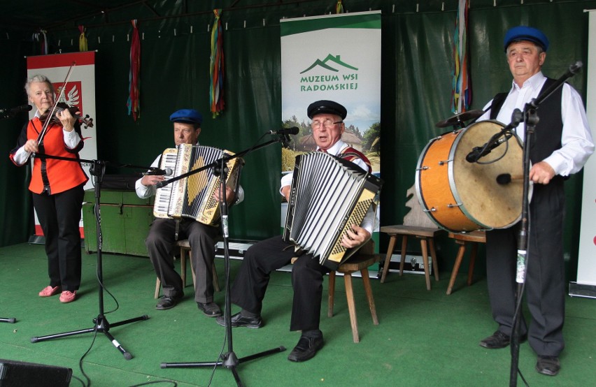 Tłumy smakoszy na Festiwalu Ziemniaka w Muzeum Wsi Radomskiej. Było wiele konkursów i pokazów [ZDJĘCIA]