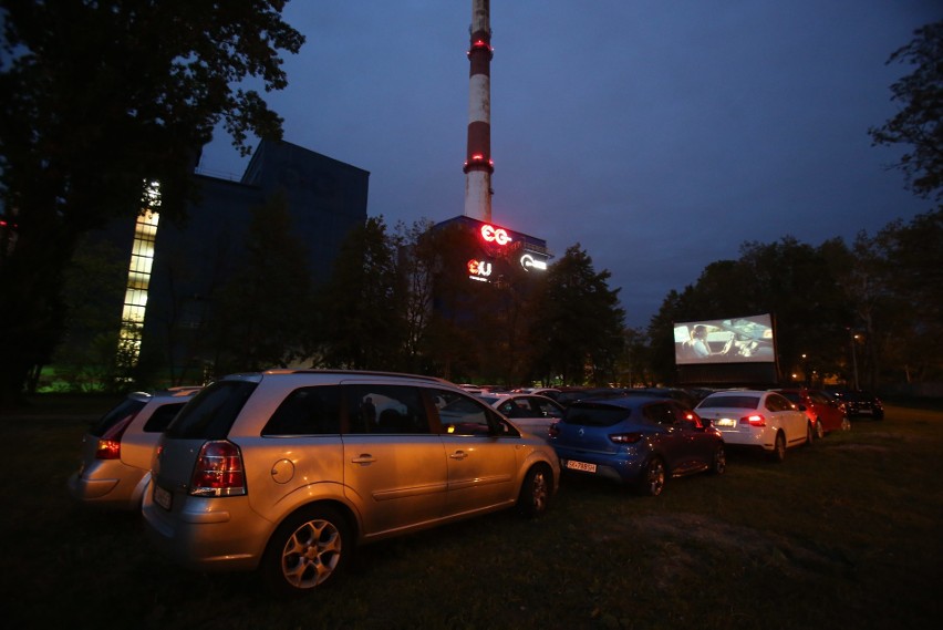 W Sosnowcu ruszyło kino samochodowe. Pierwszy seans za nami....