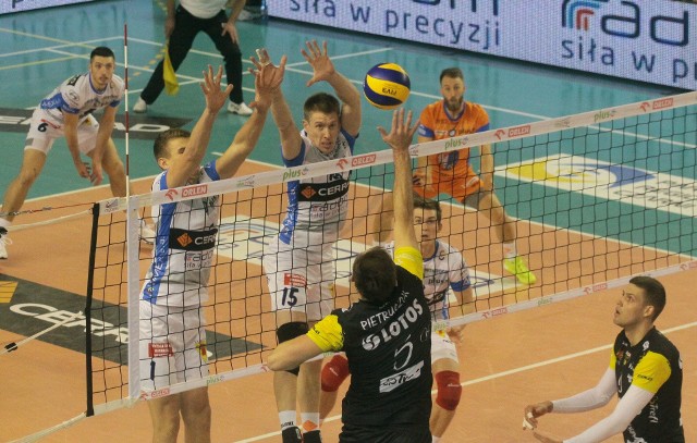 W pierwszej rundzie Cerrad Czarni pokonali u siebie Lotos Trefla Gdańsk 3:1.