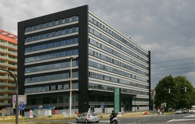 Budynek jest nowoczesnym, 9-kondygnacyjnym biurowcem, zlokalizowanym w centrum Szczecina, przy skrzyżowaniu ul. Malczewskiego z al. Wyzwolenia.