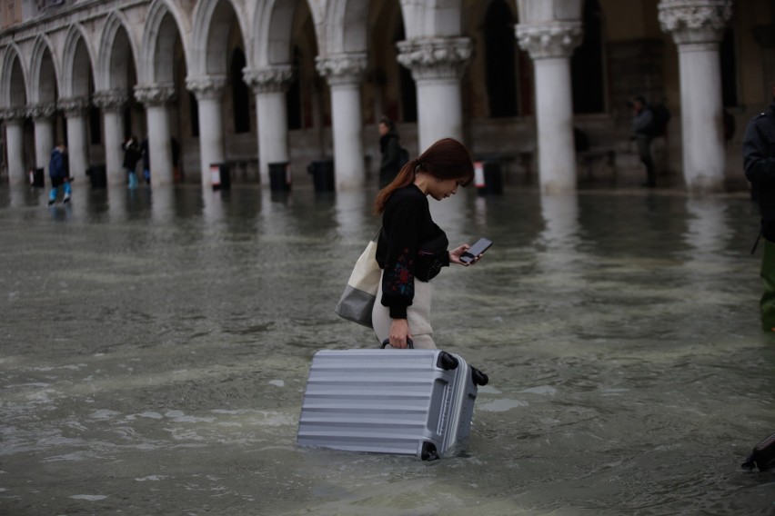 Wenecja: Powódź spustoszyła miasto [ZDJĘCIA] [WIDEO] Straty są ogromne, porządkowanie będzie trwało wiele tygodni