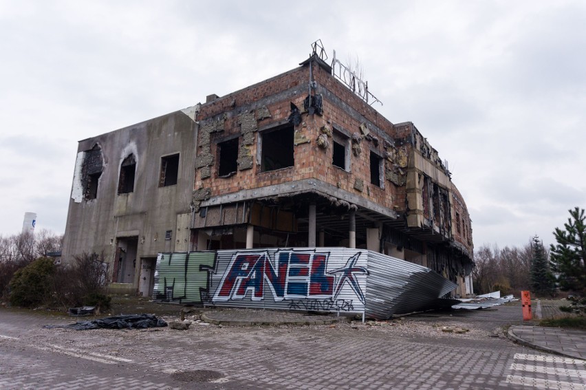 Hotel grozy straszy wjeżdżających do Krakowa [ZDJĘCIA] 6.11.2021