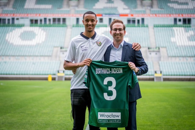 Cameron Borthwick-Jackson to kolejny letni transfer Śląska Wrocław. Będzie grał z numerem 3 na koszulce