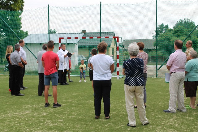 Nowe boisko w Dabrowie, na terenie gminy Odrzywół, przyda się dzieciom do rozgrywek sportowych nie tylko w wakacje.