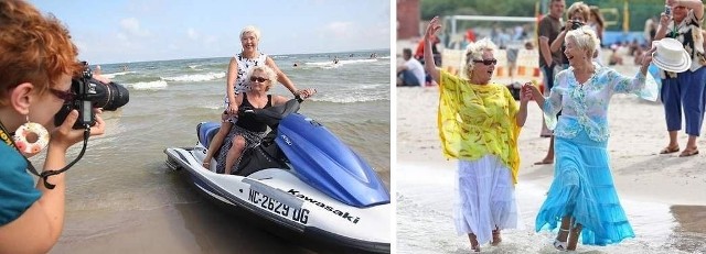 Seniorki Zofia Pietrzyk i Bożena Adamiak pozują do zdjęć na plaży w Ustce. 