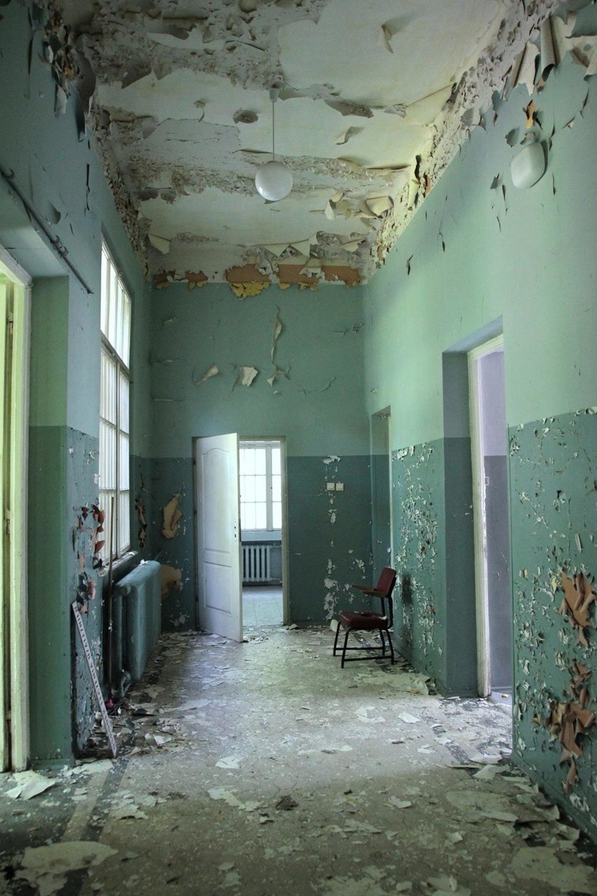 Zwiedzamy opuszczony szpital psychiatryczny w Krakowie [ZDJĘCIA]