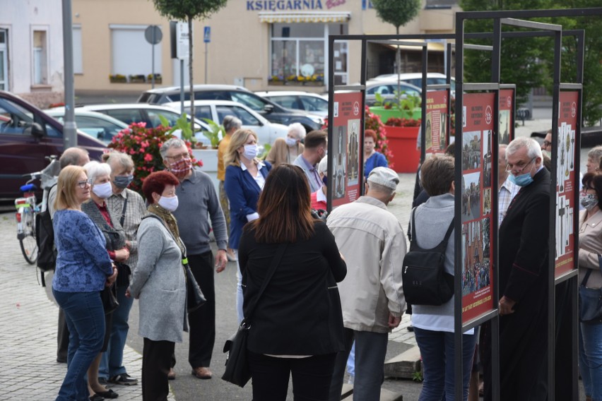 Jubileuszową wystawę oglądać można na szubińskim rynku....