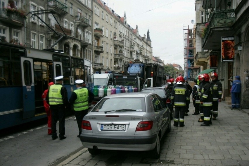 Wypadek na Piastowskiej. Ciężarówka z butlami gazowymi zderzyła się z tramwajem