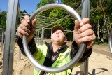 Ale akcja! Seniorzy będą ćwiczyć razem z młodzieżą. W Zielonej Górze powstaje pierwszy międzypokoleniowy park do street workoutu