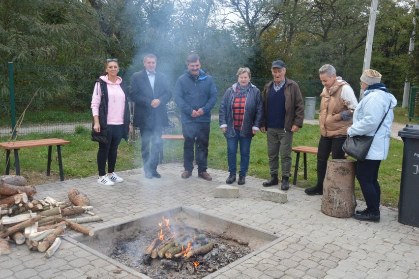 W Kornicy każdy mógł spróbować pieczonych ziemniaków. Ale nie tylko... [ZDJECIA]