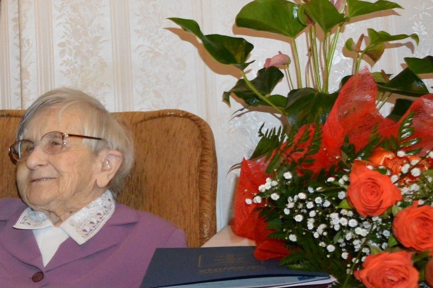 Skawina. Weronika Gołas dziś ukończyła sto lat. Jubilatka wzbudza podziw swoją energią, samodzielnością i zaraża uśmiechem [ZDJĘCIA]