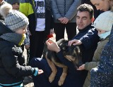 Policjanci z Kluczborka zaprosili do komendy dzieci z Ukrainy i ich mamy