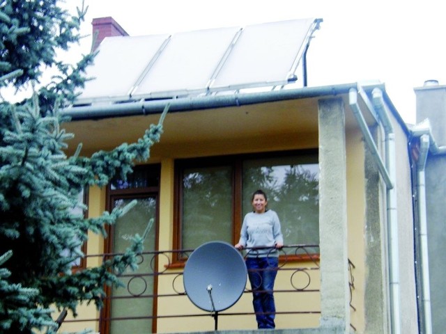 Anna Wlazło podkreśla, że dzięki solarom są oszczędności w podgrzewaniu wody