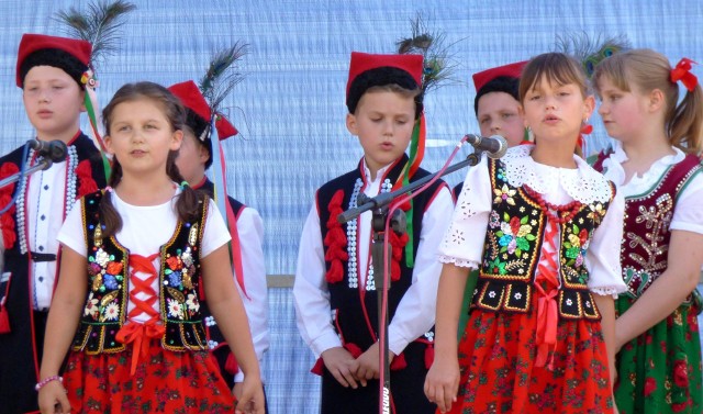 Świetny występ na koncercie na rynku dali uczniowie Zespołu Placówek Oświatowych ze Skalbmierza, tańcząc także ognistego krakowiaka.