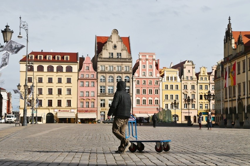Wrocław opustoszał. Ludzie boją się koronwirusa