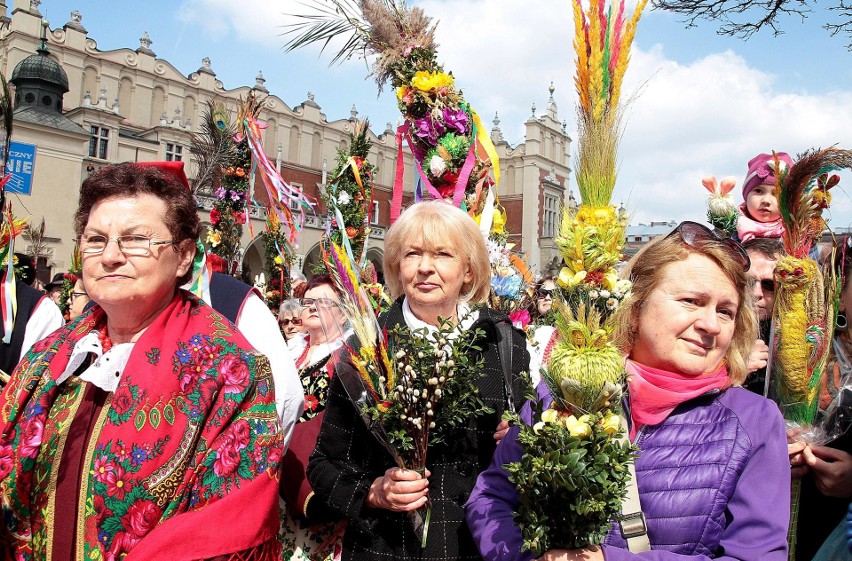 Kraków. Barwny korowód z palmami wielkanocnymi [ZDJĘCIA]