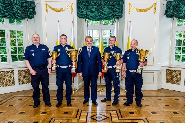 Tadeusz Truskolaski spotkał się ze zwycięzcami konkursu Policjant Ruchu Drogowego