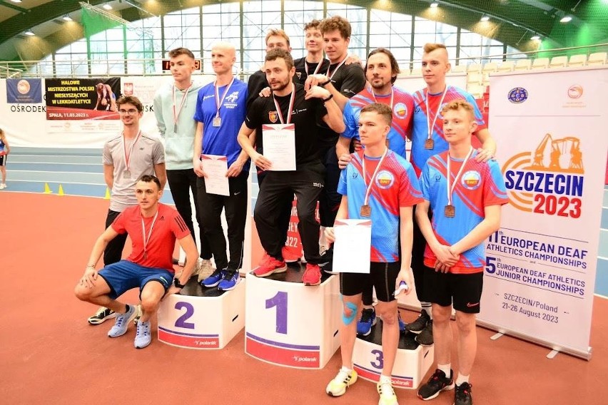 Łukasz Gliszczyński zdobył brązowy medal w sztafecie 4x200m...