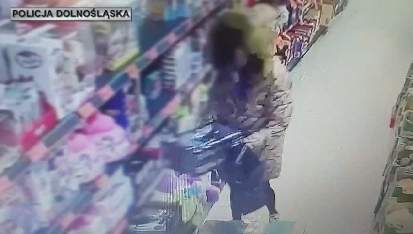24-letni mężczyzna w przebraniu kobiety okradał sklep w...