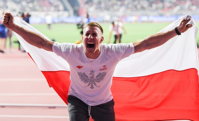 Wtorek na mistrzostwach świata w Doha dał Polakom drugi medal. Brąz w skoku o tyczce wywalczył Piotr Lisek. Wcześniej historyczny wynik osiągnęły nasze biegaczki - Iga Baumgart-Witan i Justyna Święty-Ersetic po raz pierwszy w historii wywalczyły awans do indywidualnego biegu na 400 metrów na mistrzostwach świata. Biało-czerwoni mają na razie dwa krążki (poza brązowym Liska, jeszcze srebro Joanny Fiodorow), ale to na pewno nie jest ich ostatnie słowo!