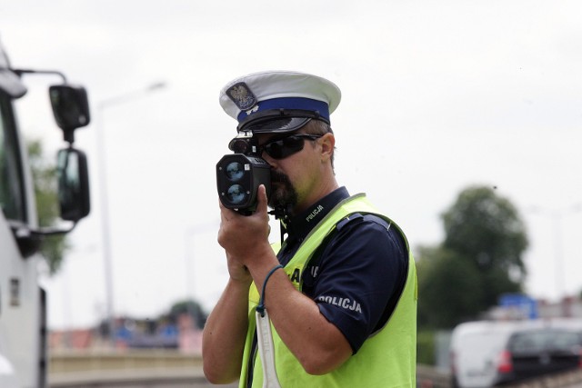 Policjanci zatrzymali auto do rutynowej kontroli. Okazało się, że kierowca jest poszukiwany.