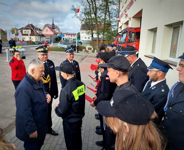 W Tuchomiu 54 jednostki OSP z trzech powiatów (bytowski, chojnicki, człuchowski) otrzymały promesy na wsparcie finansowe dla młodzieżowych drużyn pożarniczych.