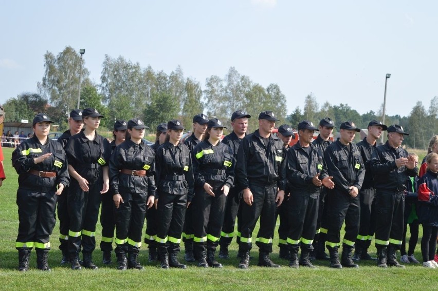 Widowiskowe zawody strażaków - ochotników z powiatu tarnobrzeskiego w Jadachach