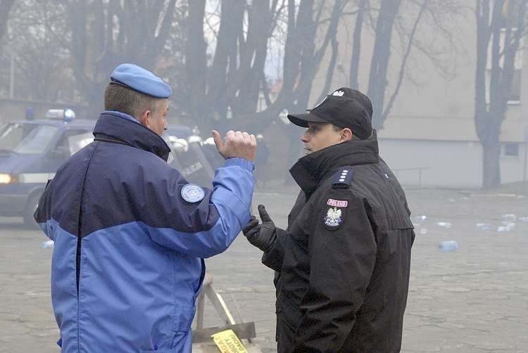 115 policjantów z Jednostki Specjalnej Polskiej Policji...