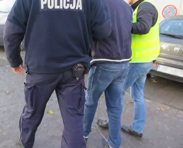 35-letni mieszkaniec województwa dolnośląskiego przewoził ponad 1,5 kilograma amfetaminy.