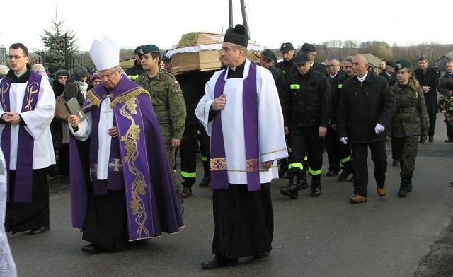 Uroczystościom pogrzebowym przewodniczył ksiądz biskup Henryk Tomasik.