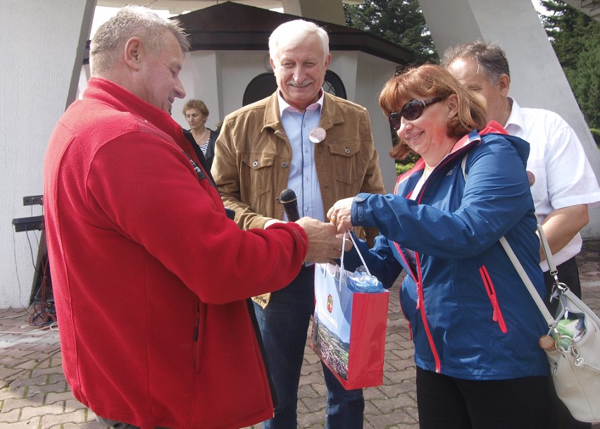 Odkryj Beskid Wyspowy. 53 złote rysie na Miejskiej Górze. W niedzielę szczyt zdobyło ponad 700 turystów