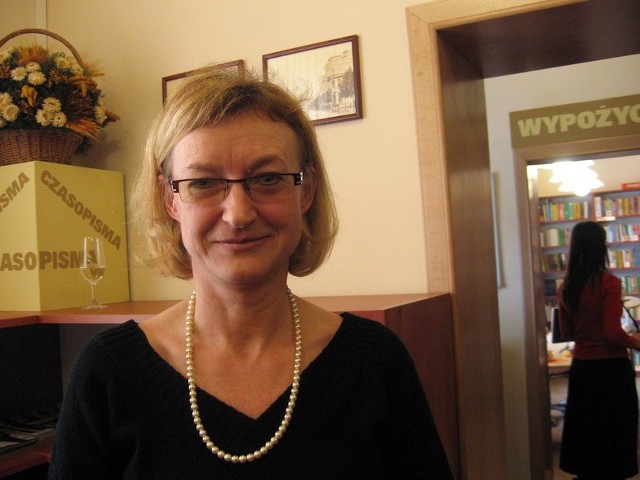 Pamiątkowy dyplom nagrody imienia Kierbedziów odebrała Anna Skubisz - Szymanowska, dyrektor Miejskiej Biblioteki Publicznej 