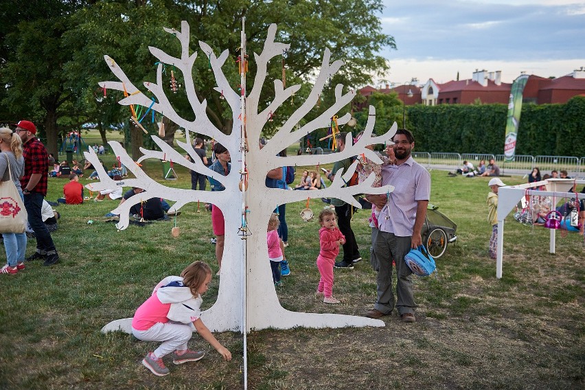 Inne Brzmienia 2016. W trzecim dniu festiwalu na scenie...