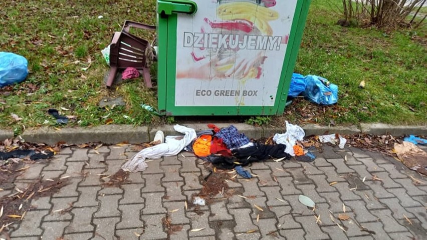 Na Bajkowej w Koszalinie wcale nie tak bajkowo. Zalegające śmieci szpecą okolicę 