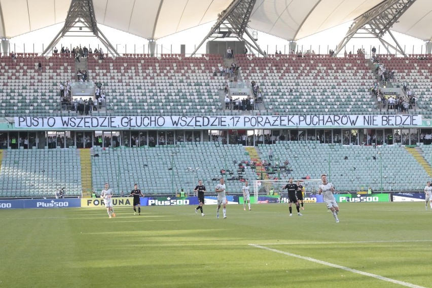 Na znak protestu kibice Legii opuścili stadion w 10 minucie...